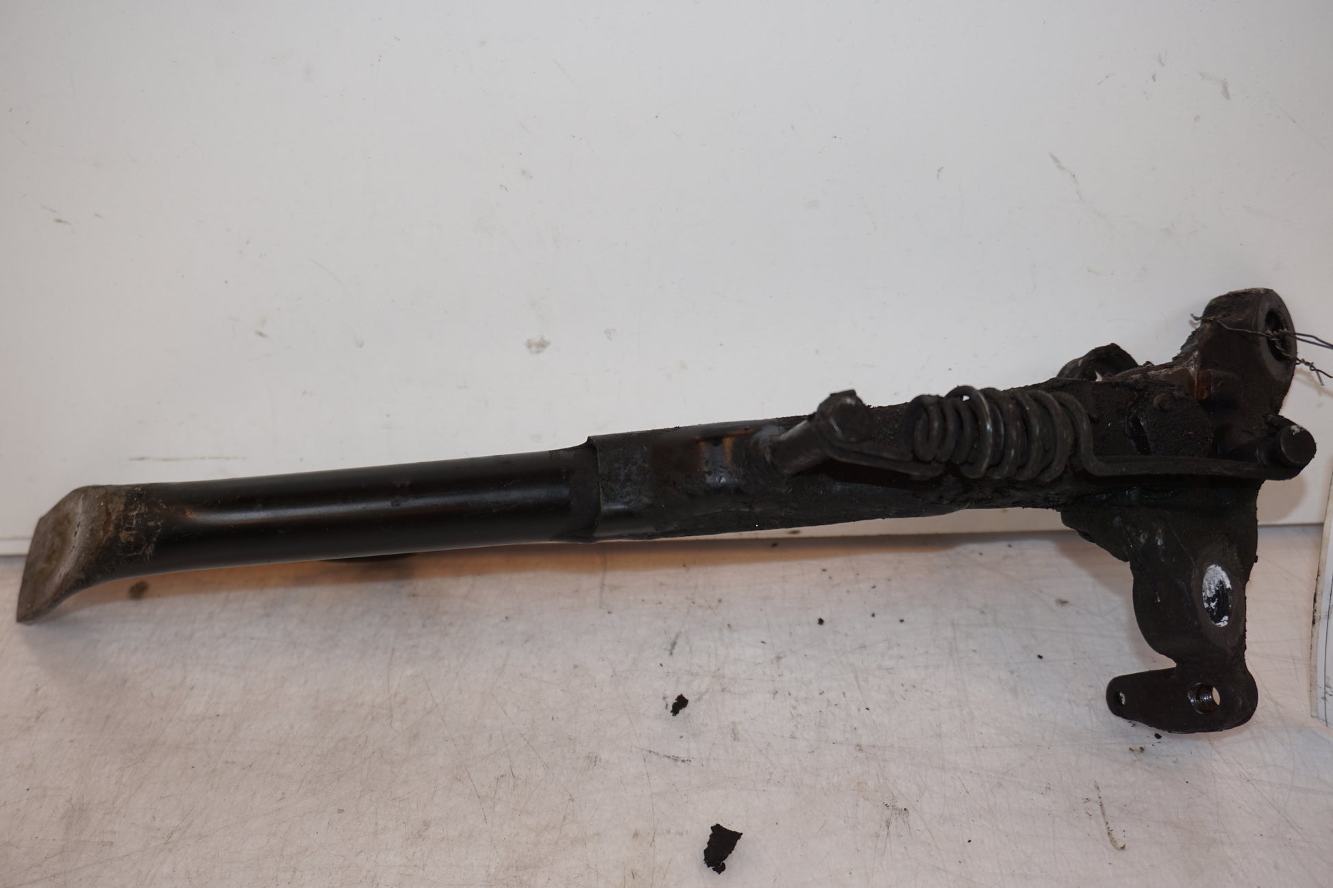 Vänster sida på Sidostöd från en Suzuki DL 1000 -2016 motorcykel.