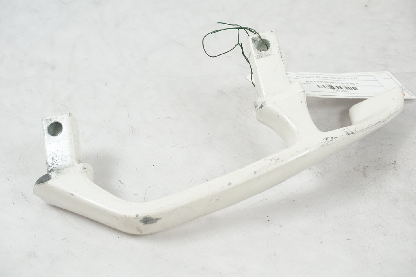 Framsidan på Passagerarhandtag från en Kawasaki ZX-6R -1995 motorcykel.