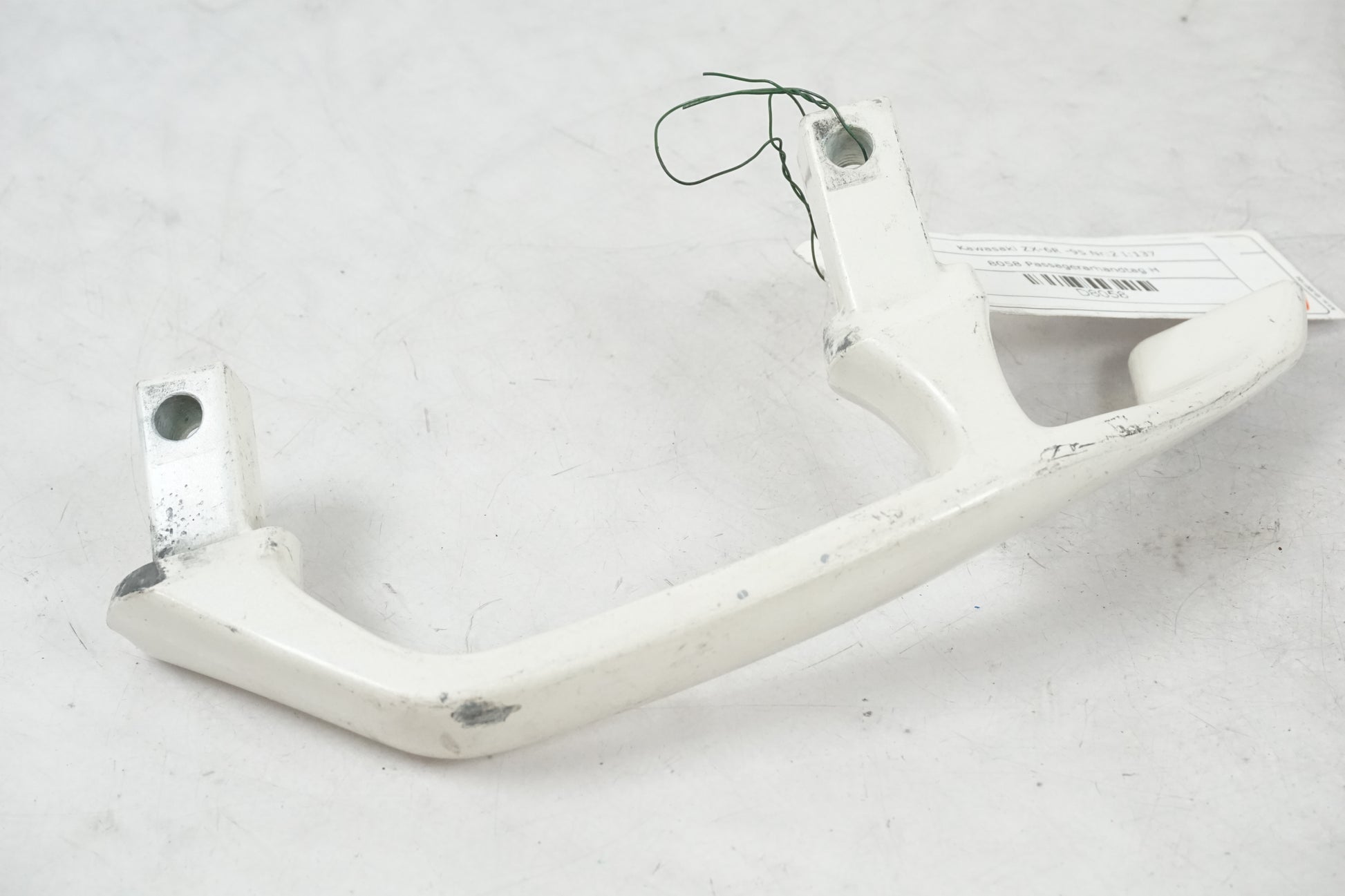 Framsidan på Passagerarhandtag från en Kawasaki ZX-6R -1995 motorcykel.