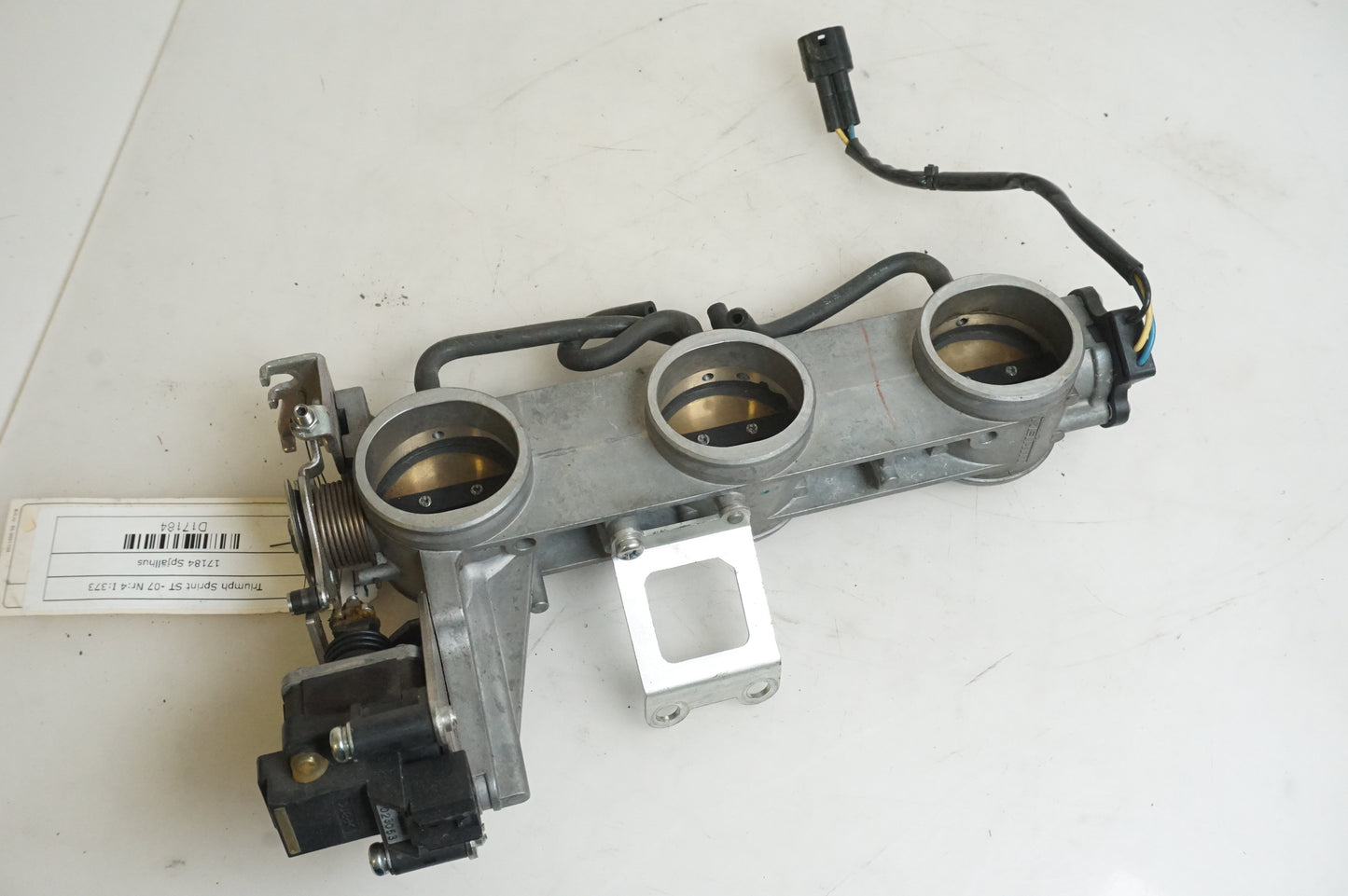 Framsidan på Spjällhus från en Triumph Sprint ST -2007 motorcykel.