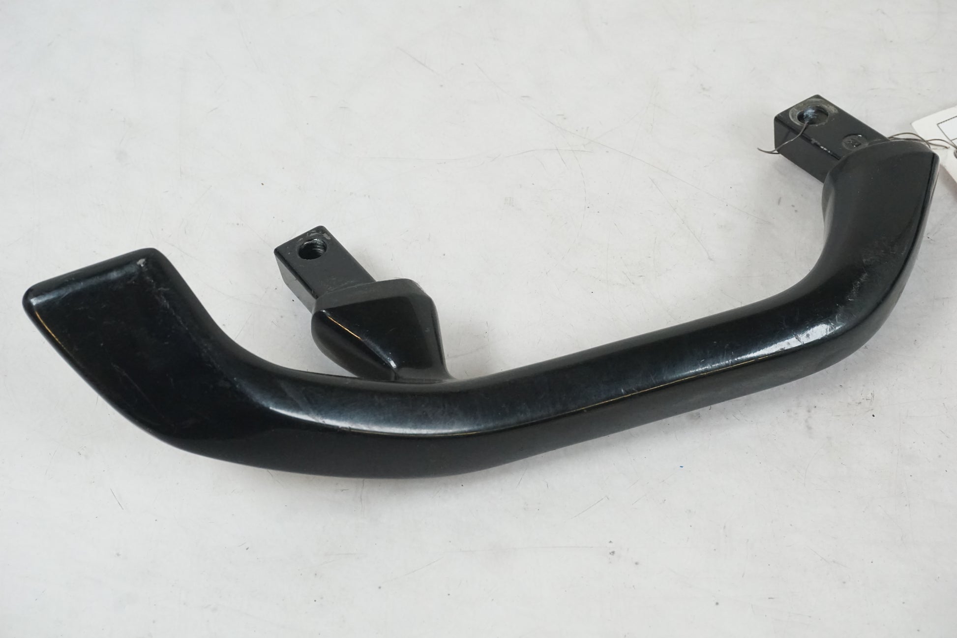 Framsidan på Passagerarhandtag från en Kawasaki ZX-9R -1997 motorcykel.