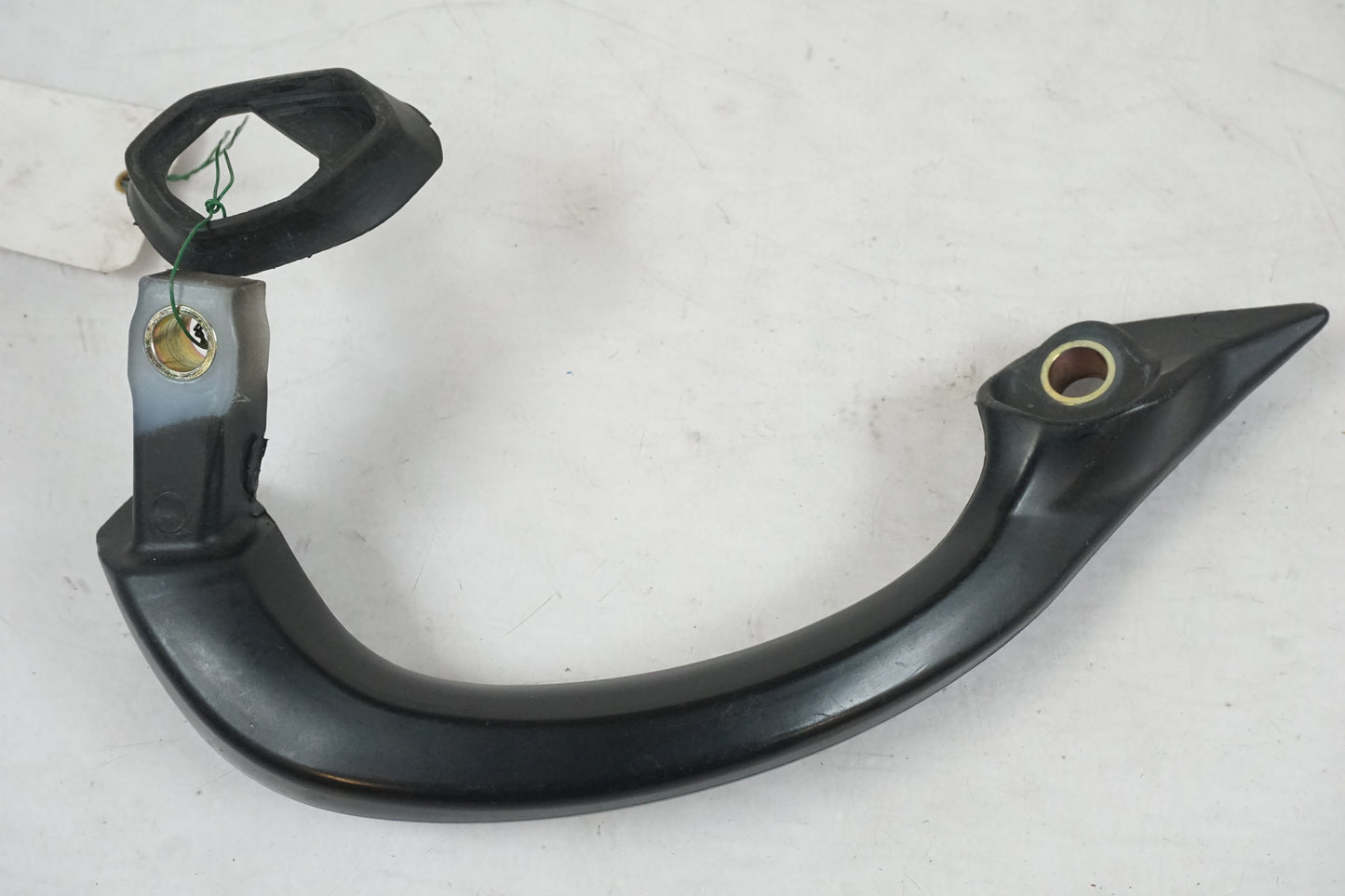 Höger sida på Passagerarhandtag från en Kawasaki ZR-7 -2002 motorcykel.