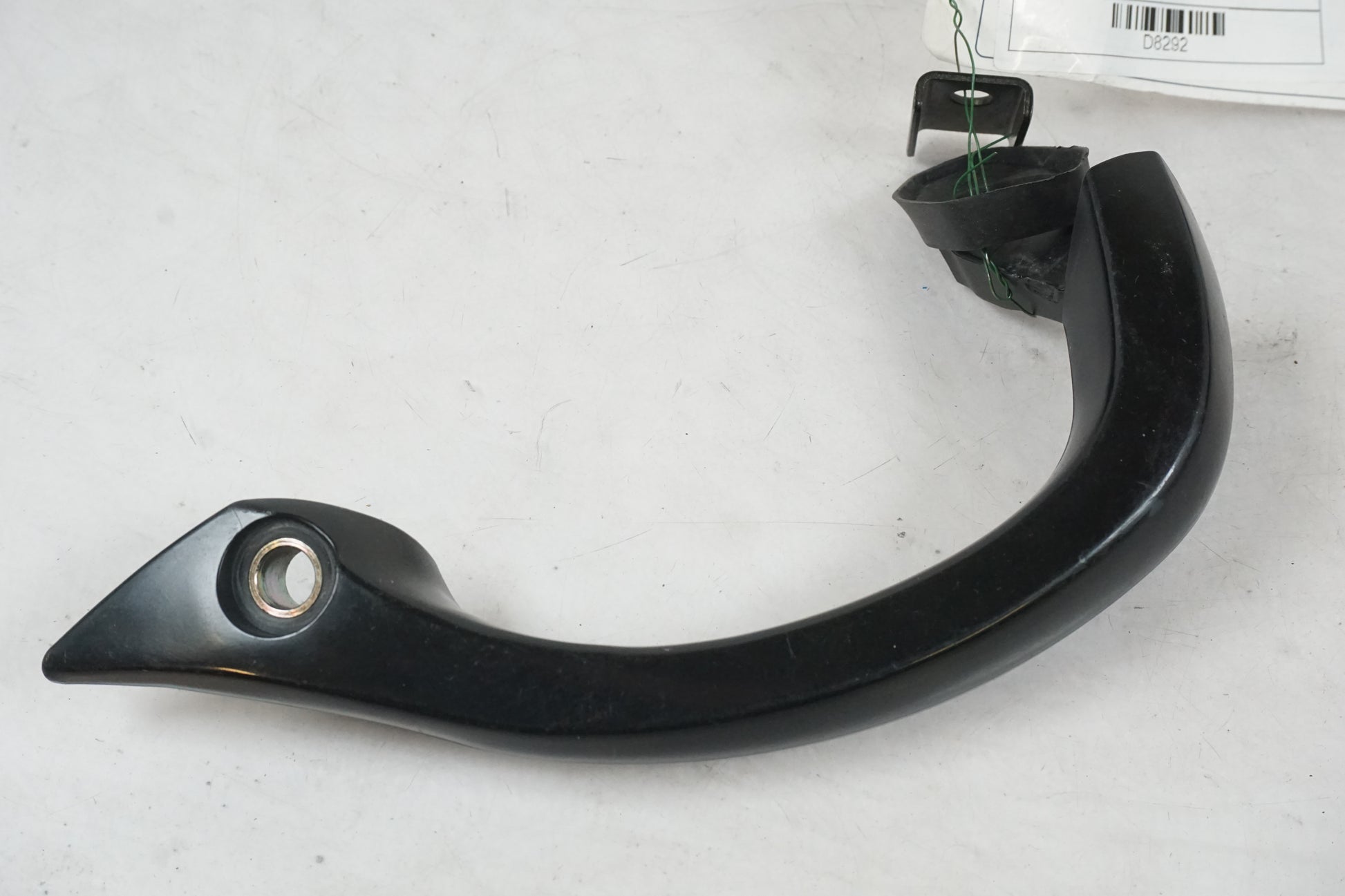 Framsidan på Passagerarhandtag från en Kawasaki ZX-6R -1999 motorcykel.