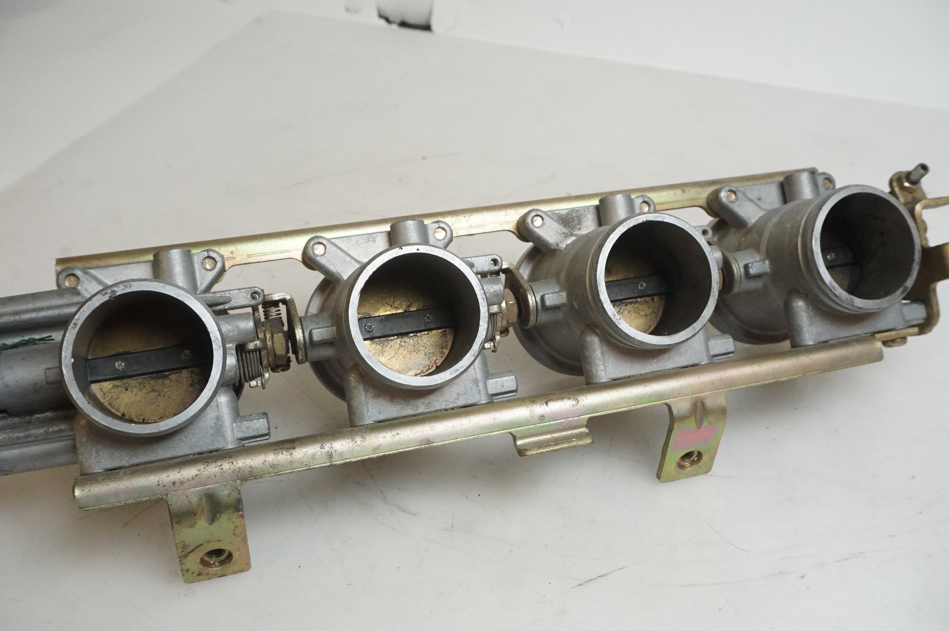 Höger sida på Spjällhus från en Triumph TT 600 -2000 motorcykel.