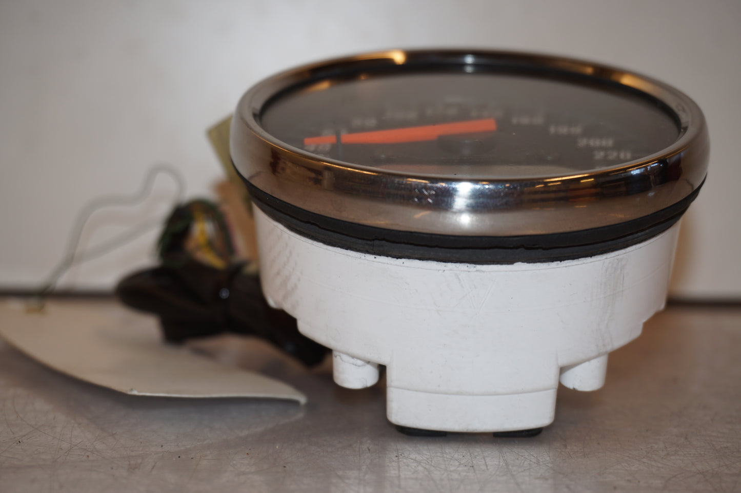 Baksidan på Hastighetsmätare från en Honda VTX 1800 -2002 motorcykel.