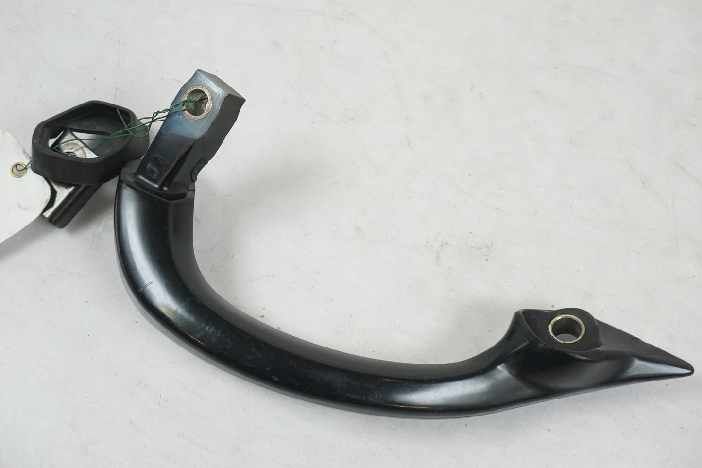 Höger sida på Passagerarhandtag från en Kawasaki ZX-6R -1999 motorcykel.