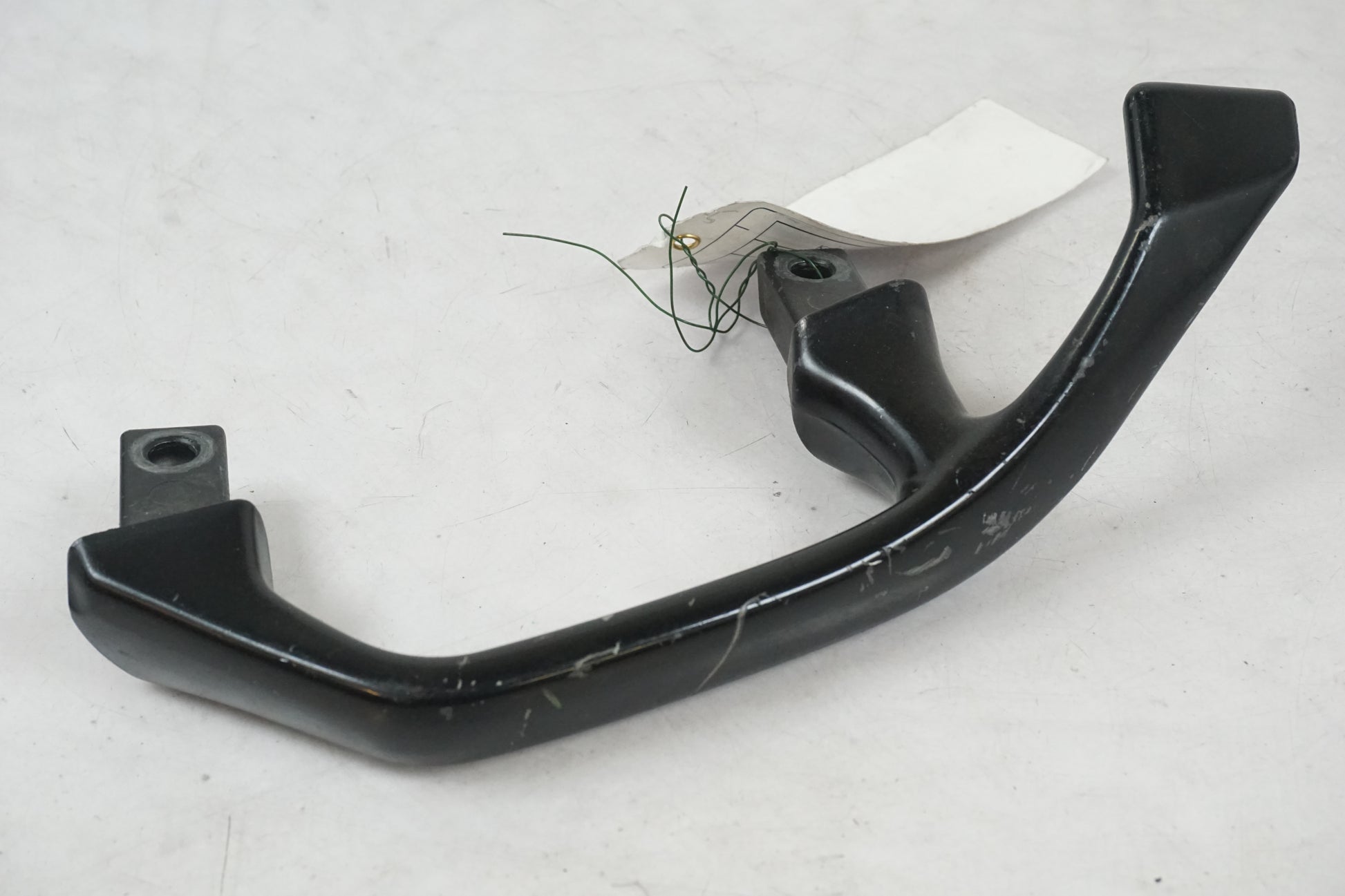 Framsidan på Passagerarhandtag från en Kawasaki ZX-6R -1997 motorcykel.