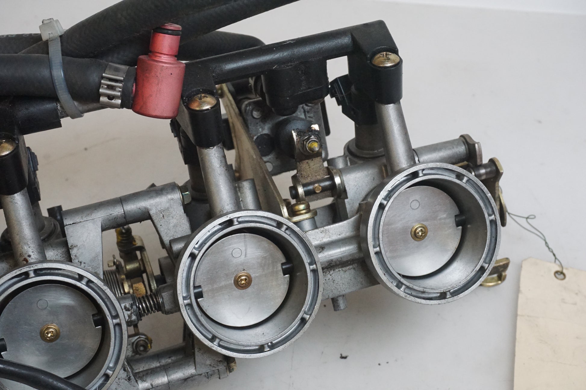 Höger sida på Insprutbrygga från en Triumph Daytona 600 -2003 motorcykel.