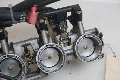 Höger sida på Insprutbrygga från en Triumph Daytona 600 -2003 motorcykel.