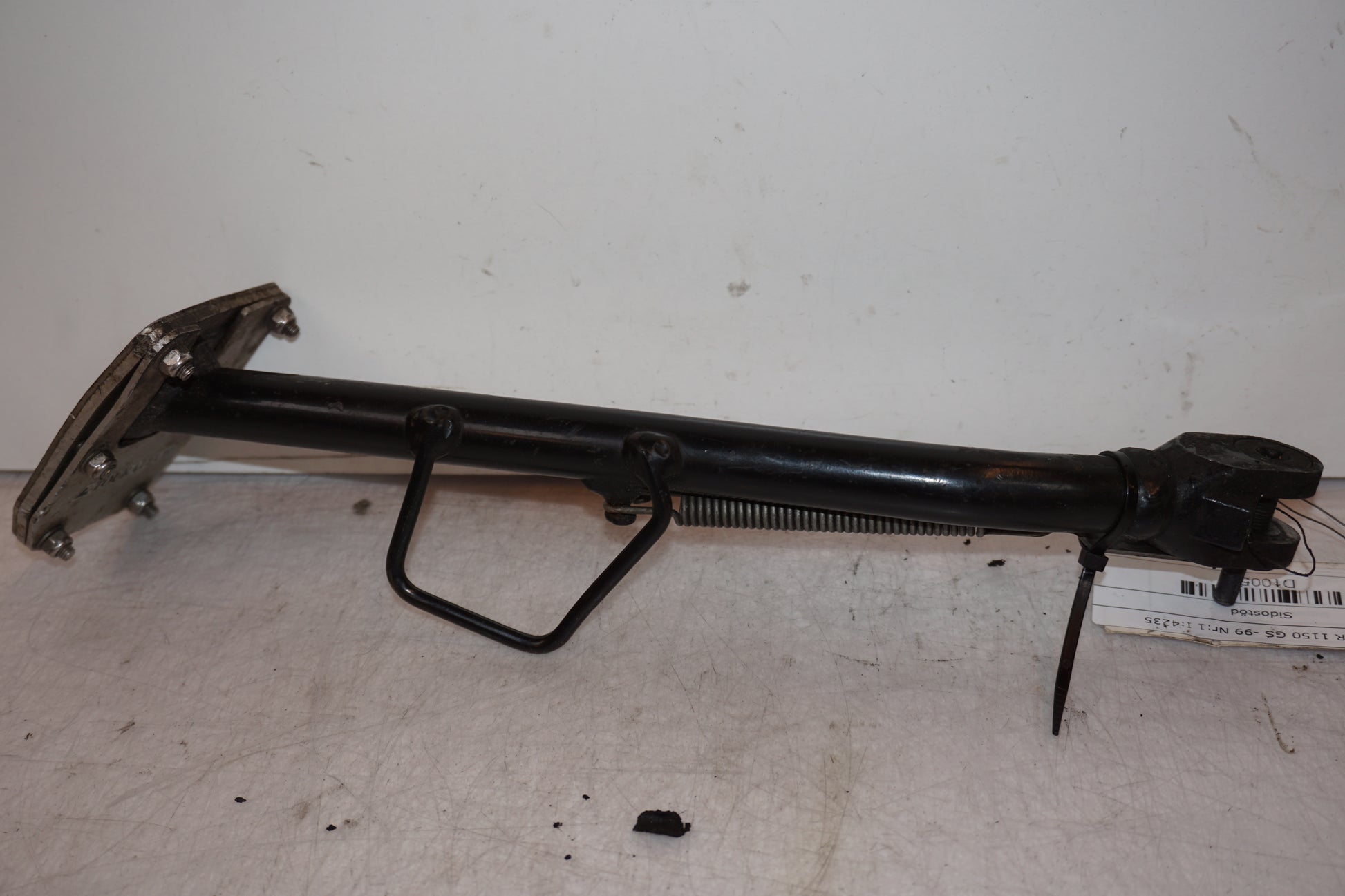 Vänster sida på Sidostöd från en BMW R 1150 GS -1999 motorcykel.