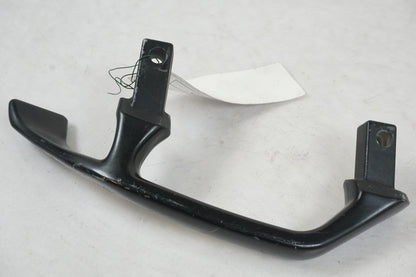 Höger sida på Passagerarhandtag från en Kawasaki ZX-6R -1997 motorcykel.