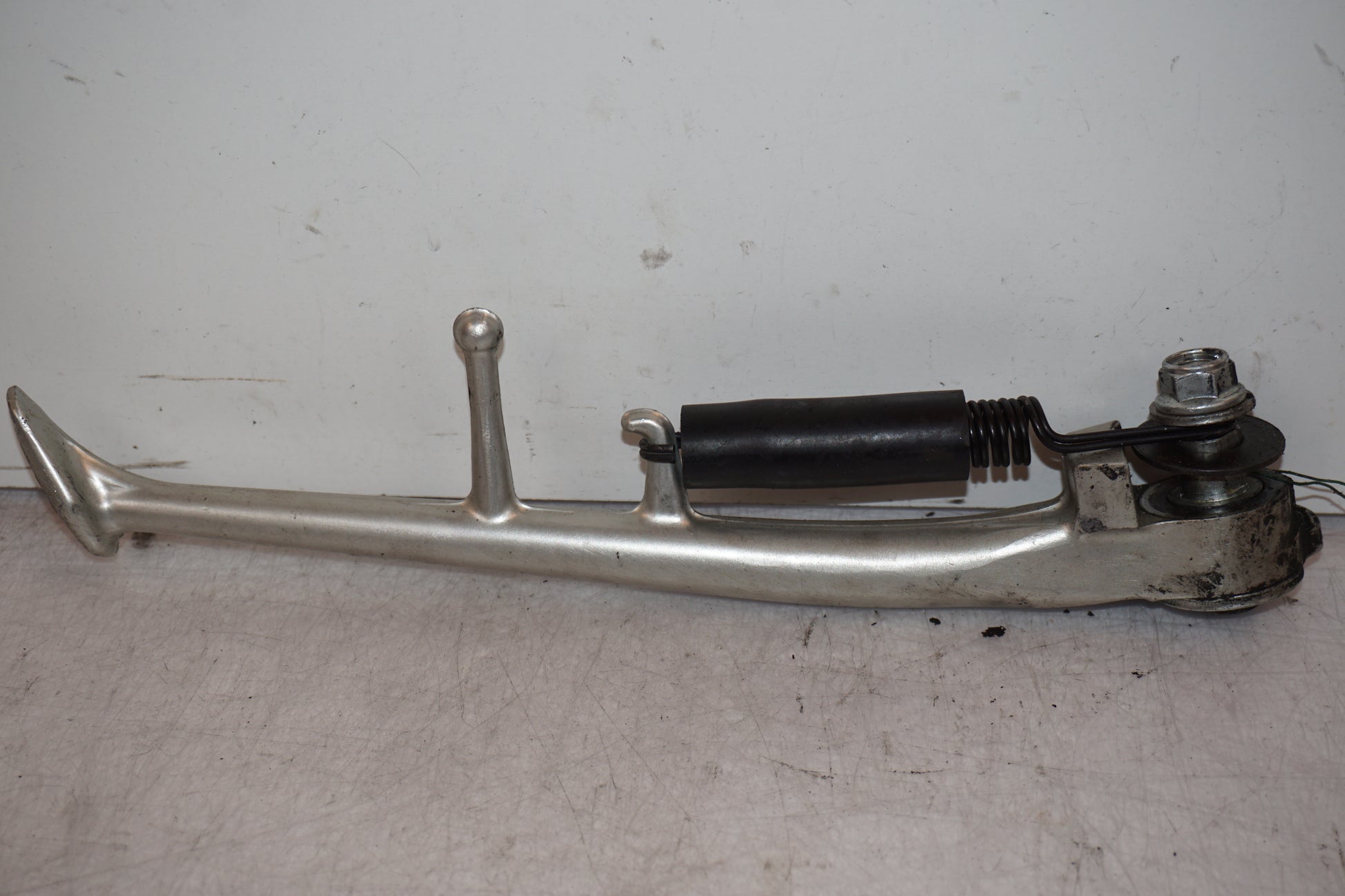 Framsidan på Sidostöd från en Yamaha YZF R6 -2007 motorcykel.