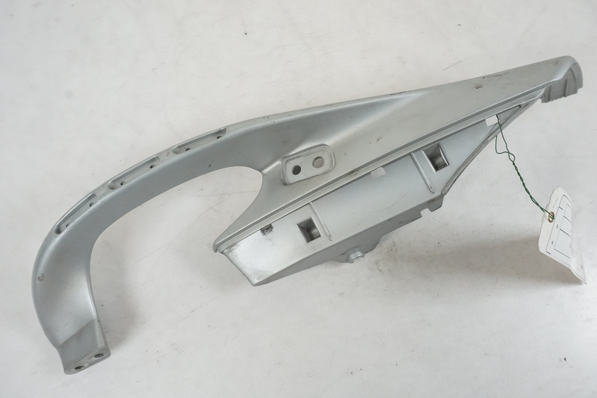 Framsidan på Passagerarhandtag från en BMW F 650 GS -2000 motorcykel.