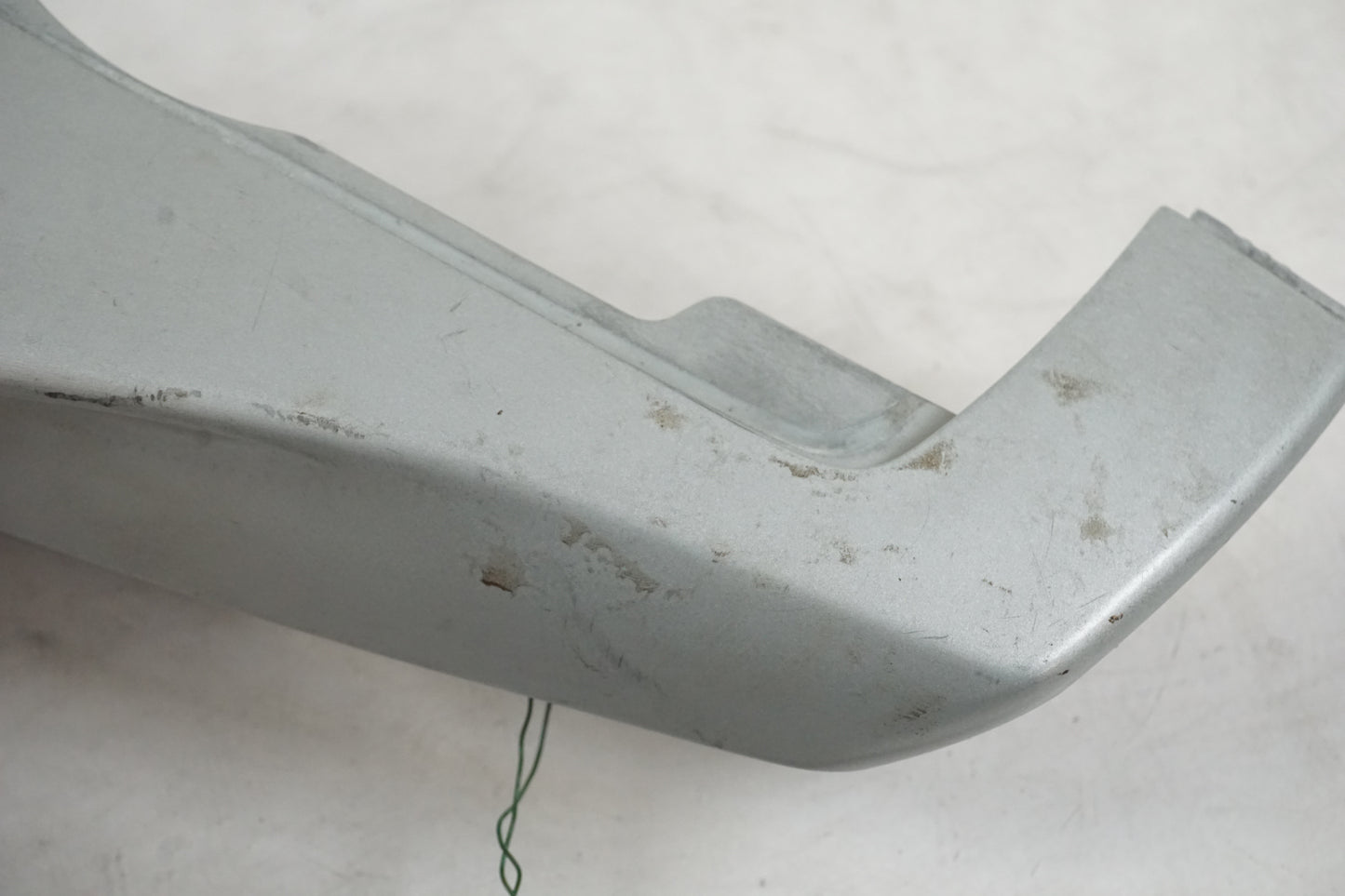 Höger sida på Passagerarhandtag från en BMW F 650 GS -2000 motorcykel.