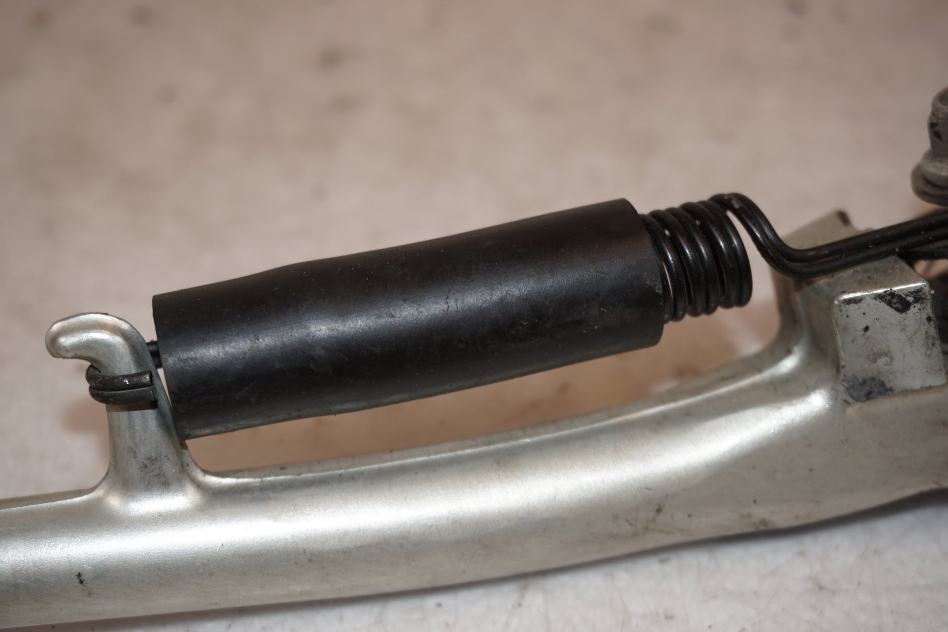 Extrabild2 på Sidostöd från en Yamaha YZF R6 -2007 motorcykel.