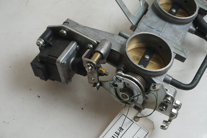 Baksidan på Spjällhus från en Triumph Speed Triple -2009 motorcykel.