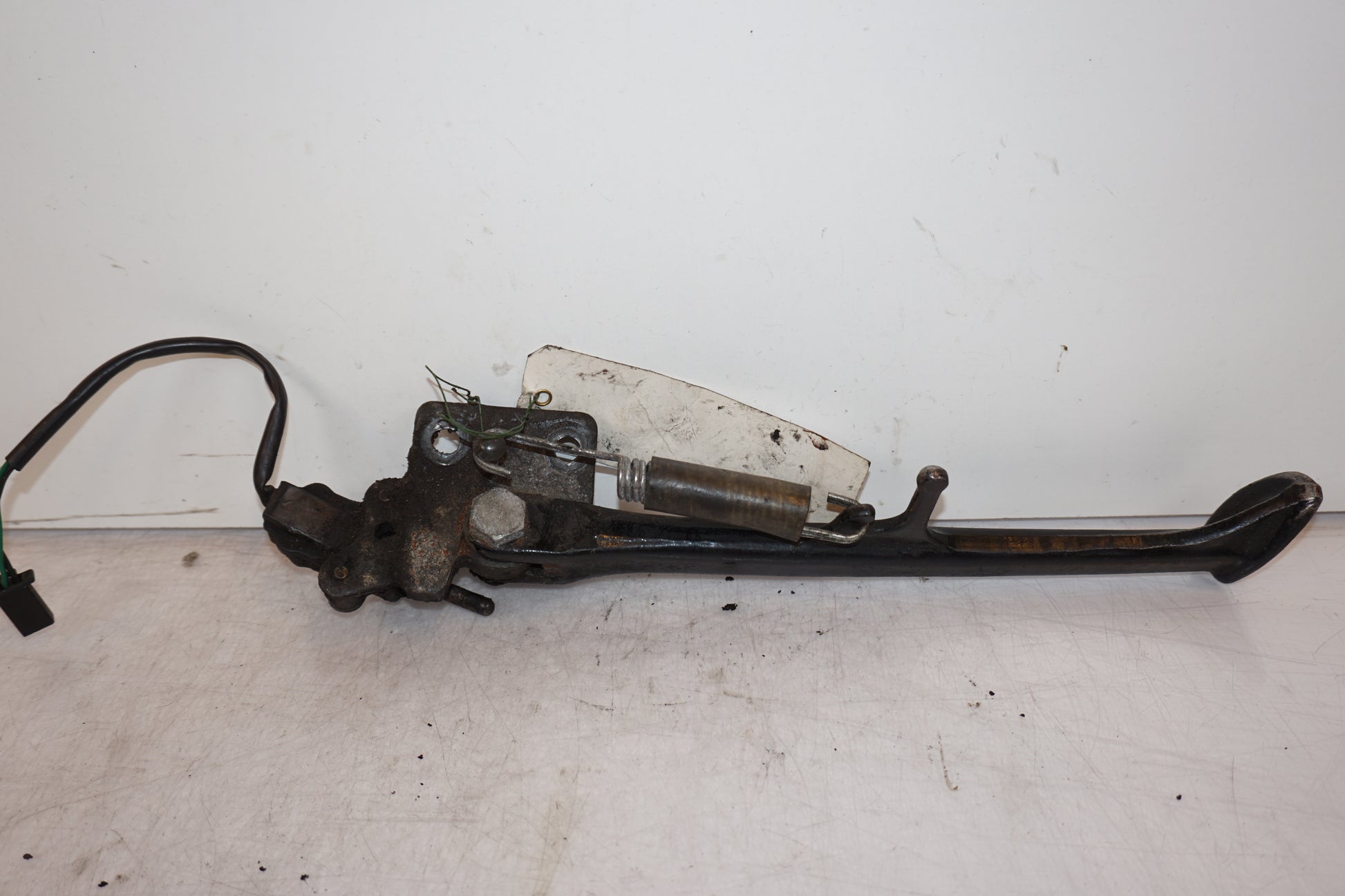 Baksidan på Sidostöd från en Kawasaki ZXR 400 -1992 motorcykel.