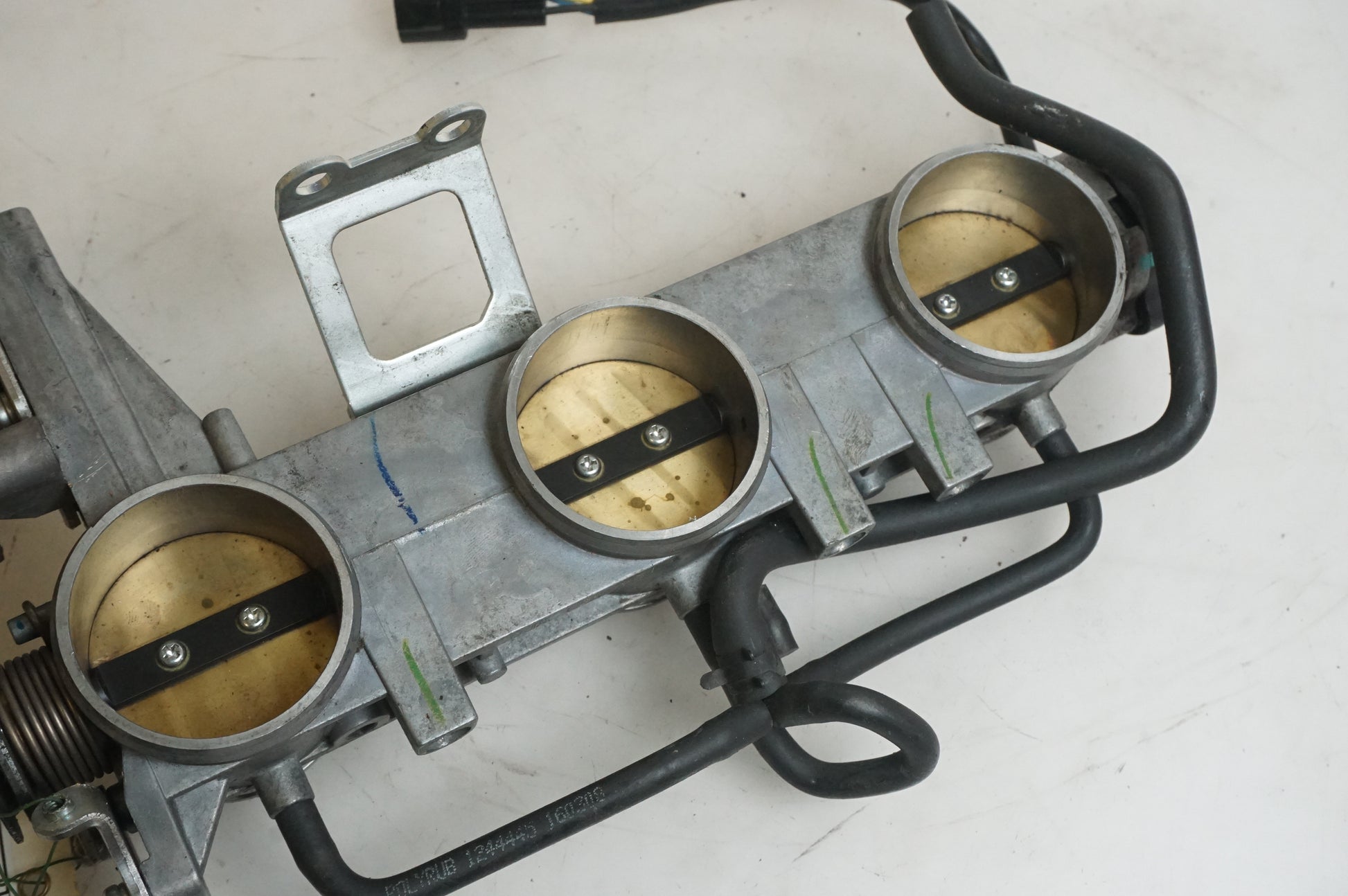 Höger sida på Spjällhus från en Triumph Speed Triple -2009 motorcykel.