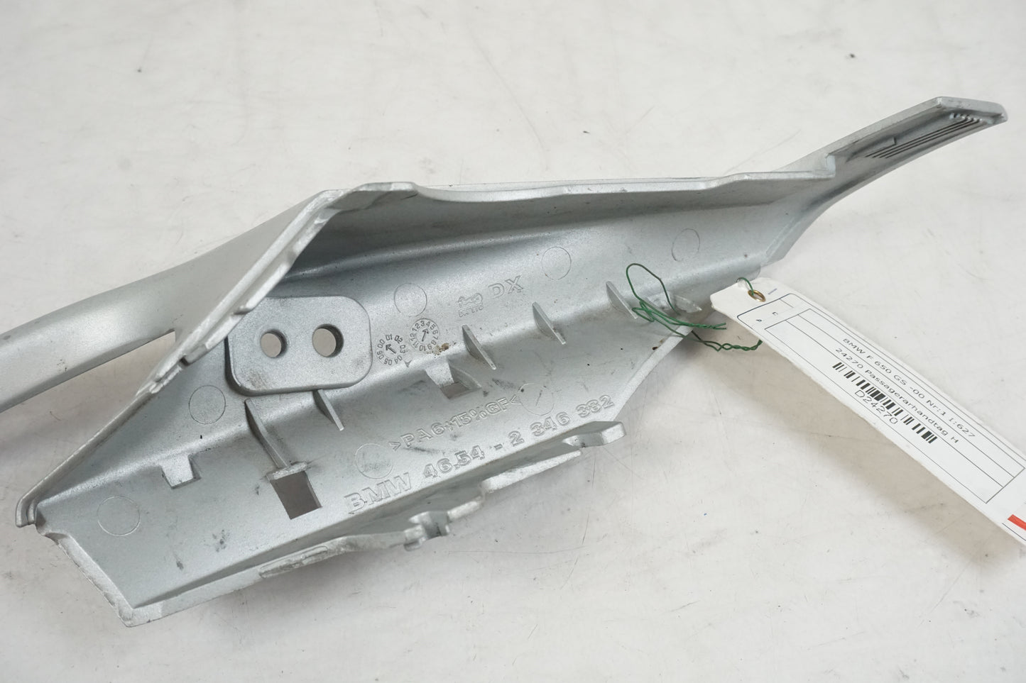 Vänster sida på Passagerarhandtag från en BMW F 650 GS -2000 motorcykel.