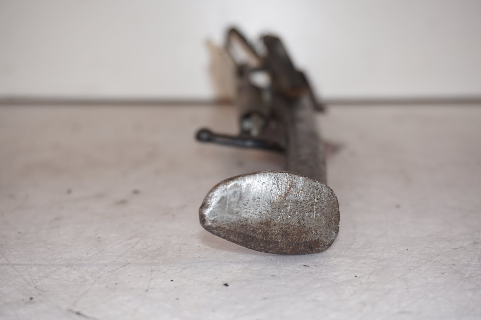 Snett uppifrån på Sidostöd från en Kawasaki ZXR 400 -1992 motorcykel.