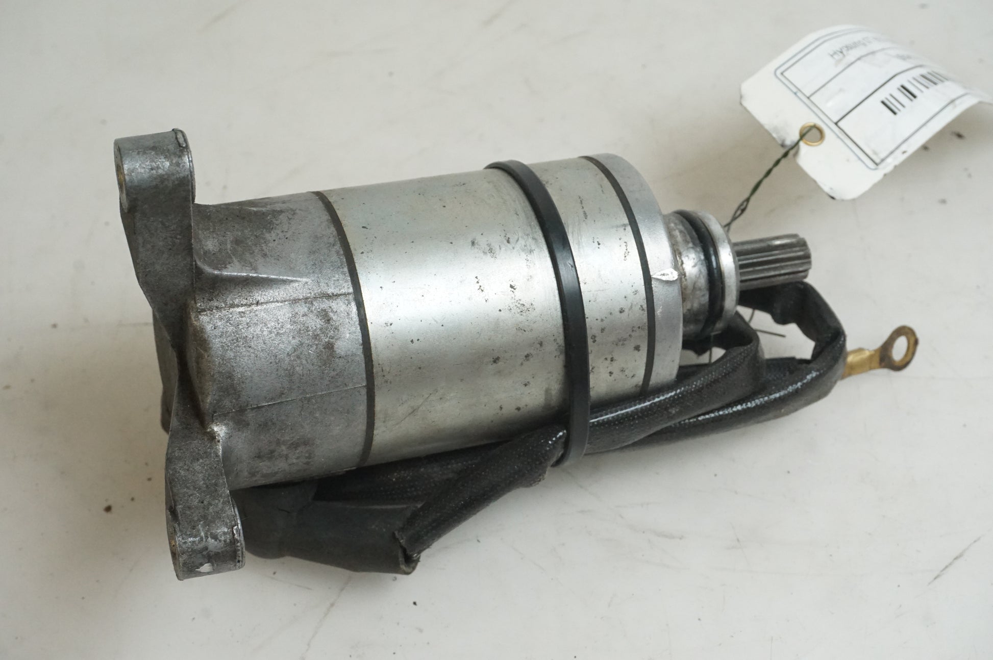 Baksidan på Startmotor från en Hyosung GT 650 -2006 motorcykel.