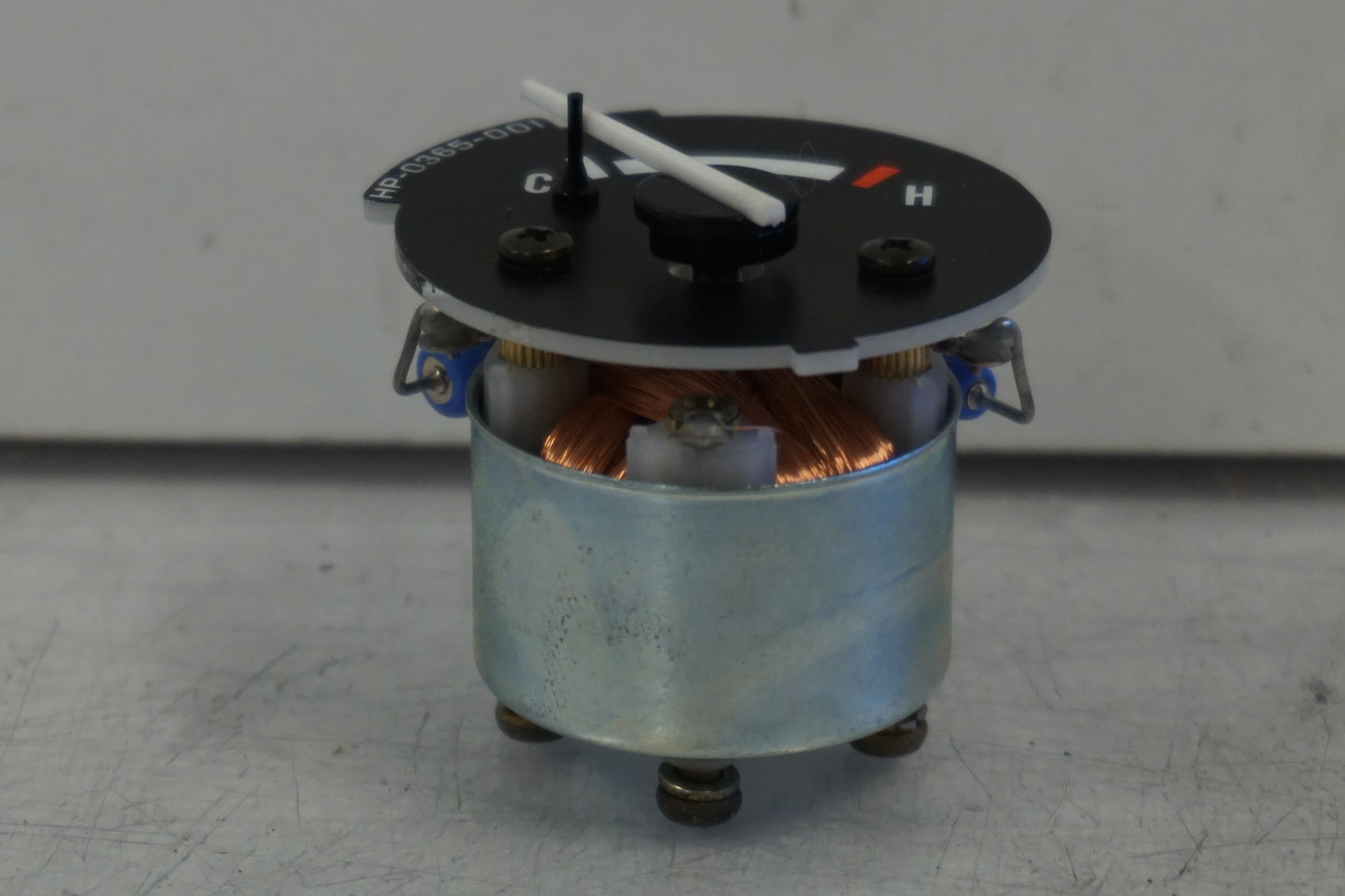 Baksidan på Temperaturmätare från en Honda CBR 900 RR -1996 motorcykel.