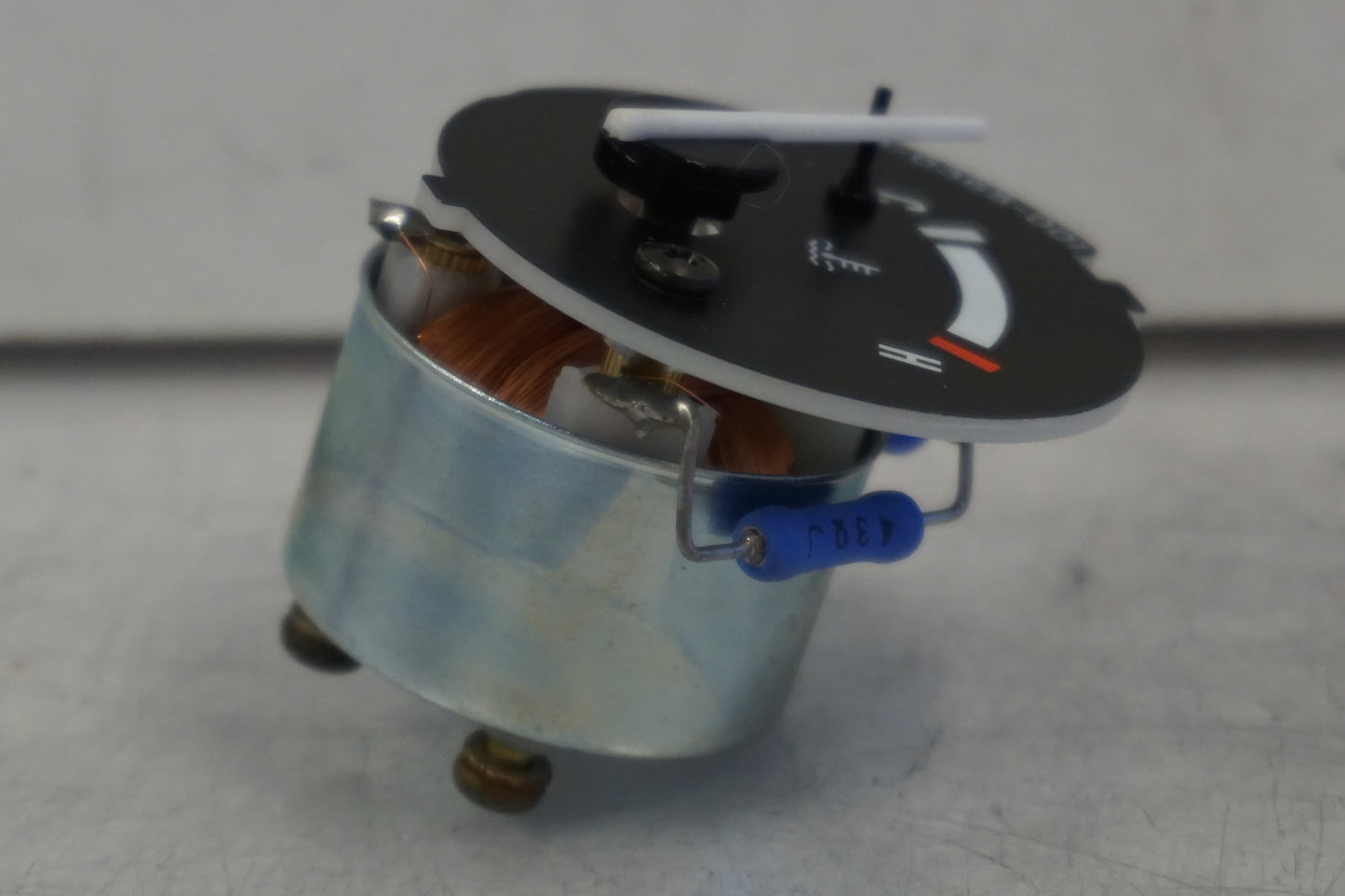 Snett uppifrån på Temperaturmätare från en Honda CBR 900 RR -1996 motorcykel.