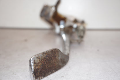 Snett uppifrån på Sidostöd från en Suzuki LS 650 -1999 motorcykel.