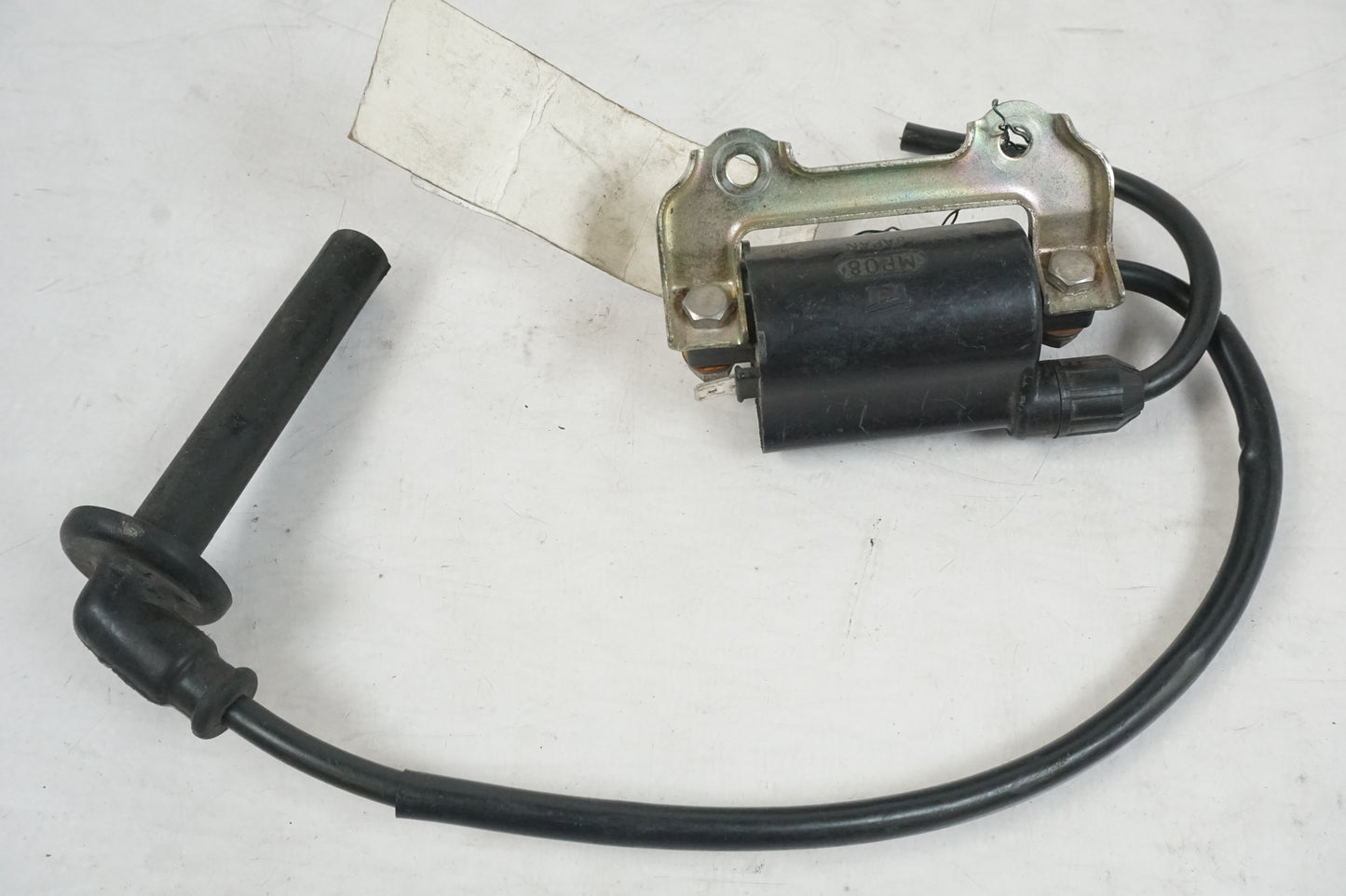 Baksidan på Tändspole från en Honda CBR 900 RR -1992 motorcykel.