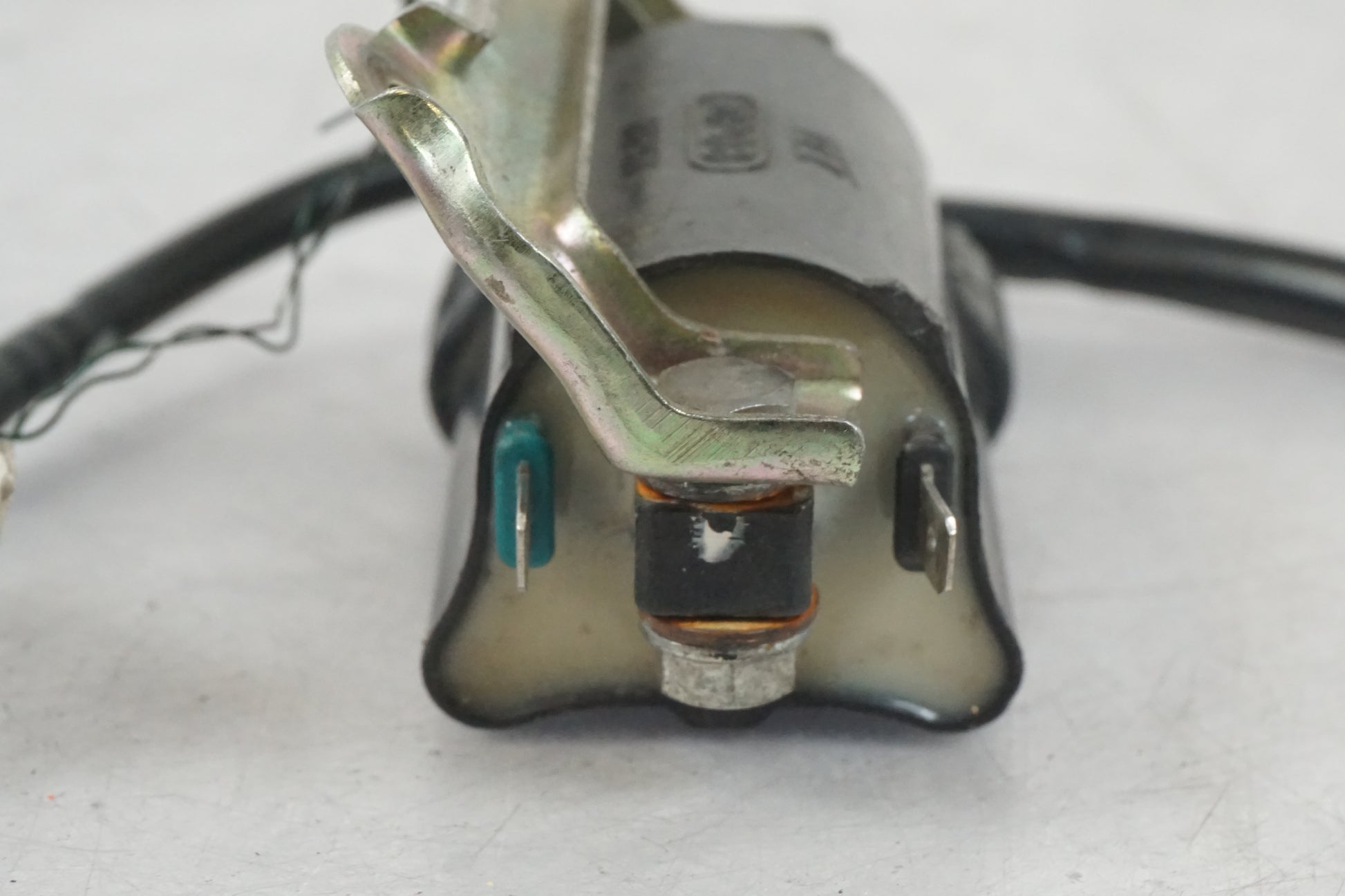 Höger sida på Tändspole från en Honda CBR 900 RR -1992 motorcykel.