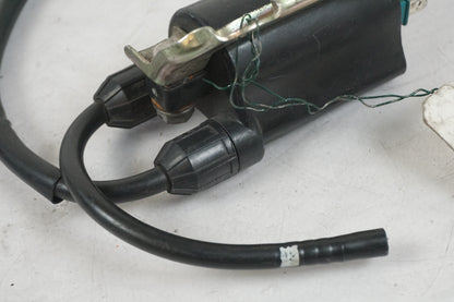 Vänster sida på Tändspole från en Honda CBR 900 RR -1992 motorcykel.