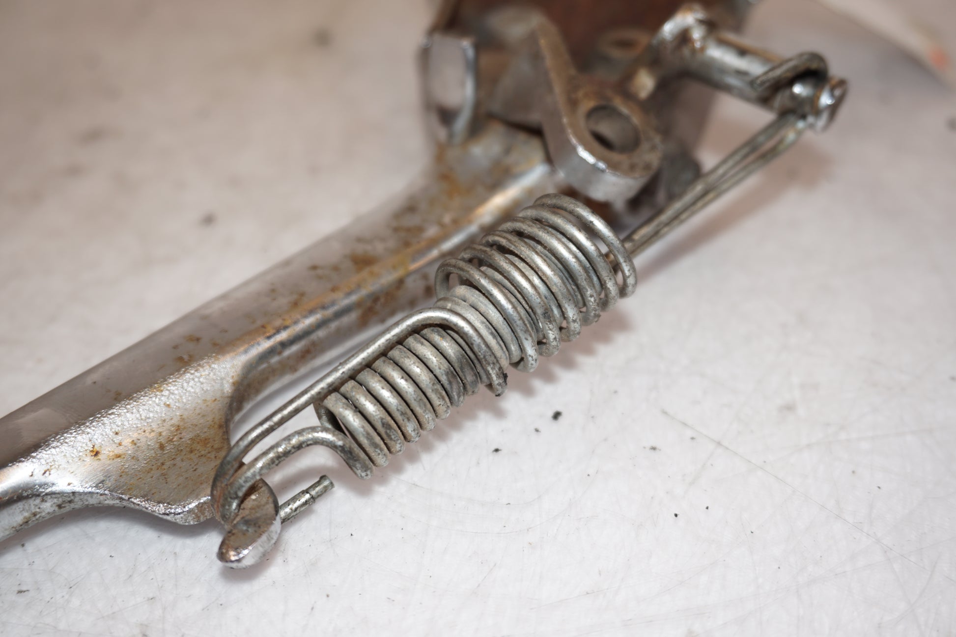 Extrabild2 på Sidostöd från en Suzuki LS 650 -1999 motorcykel.