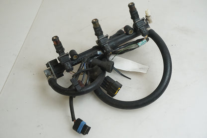 Framsidan på Fuel Rail från en Triumph Speed Triple -2002 motorcykel.