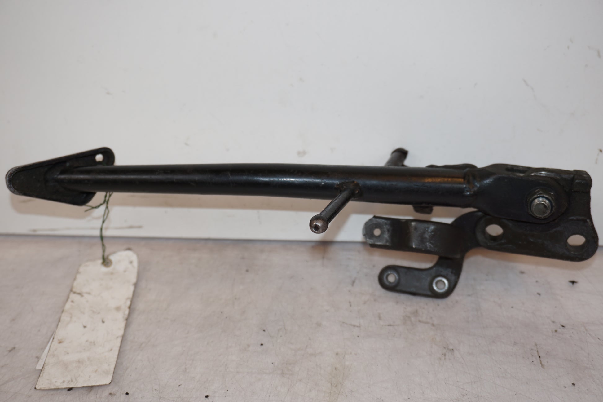 Baksidan på Sidostöd från en Suzuki GSX-R 750 -2002 motorcykel.