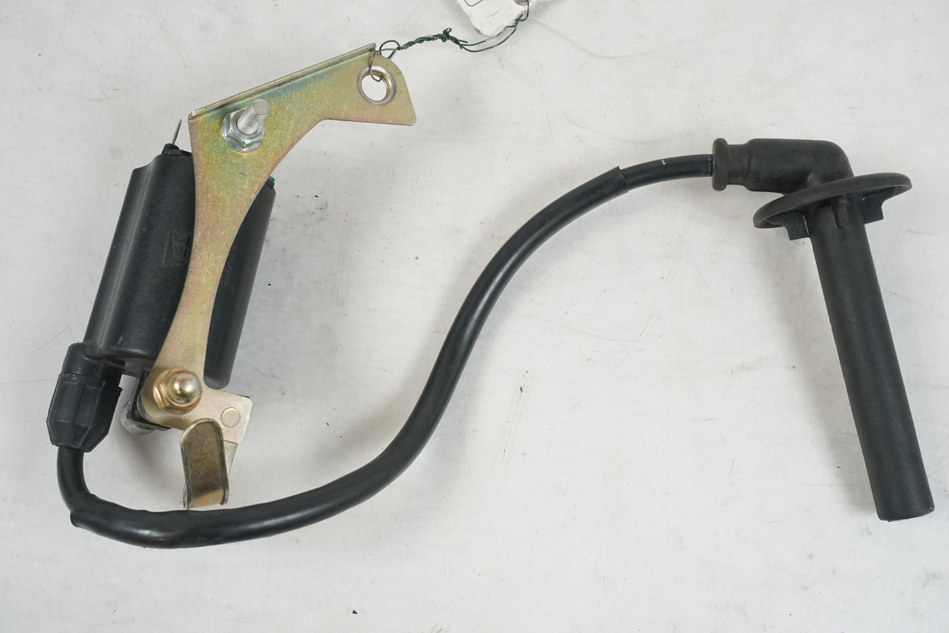 Baksidan på Tändspole från en Honda VFR 750 -1996 motorcykel.