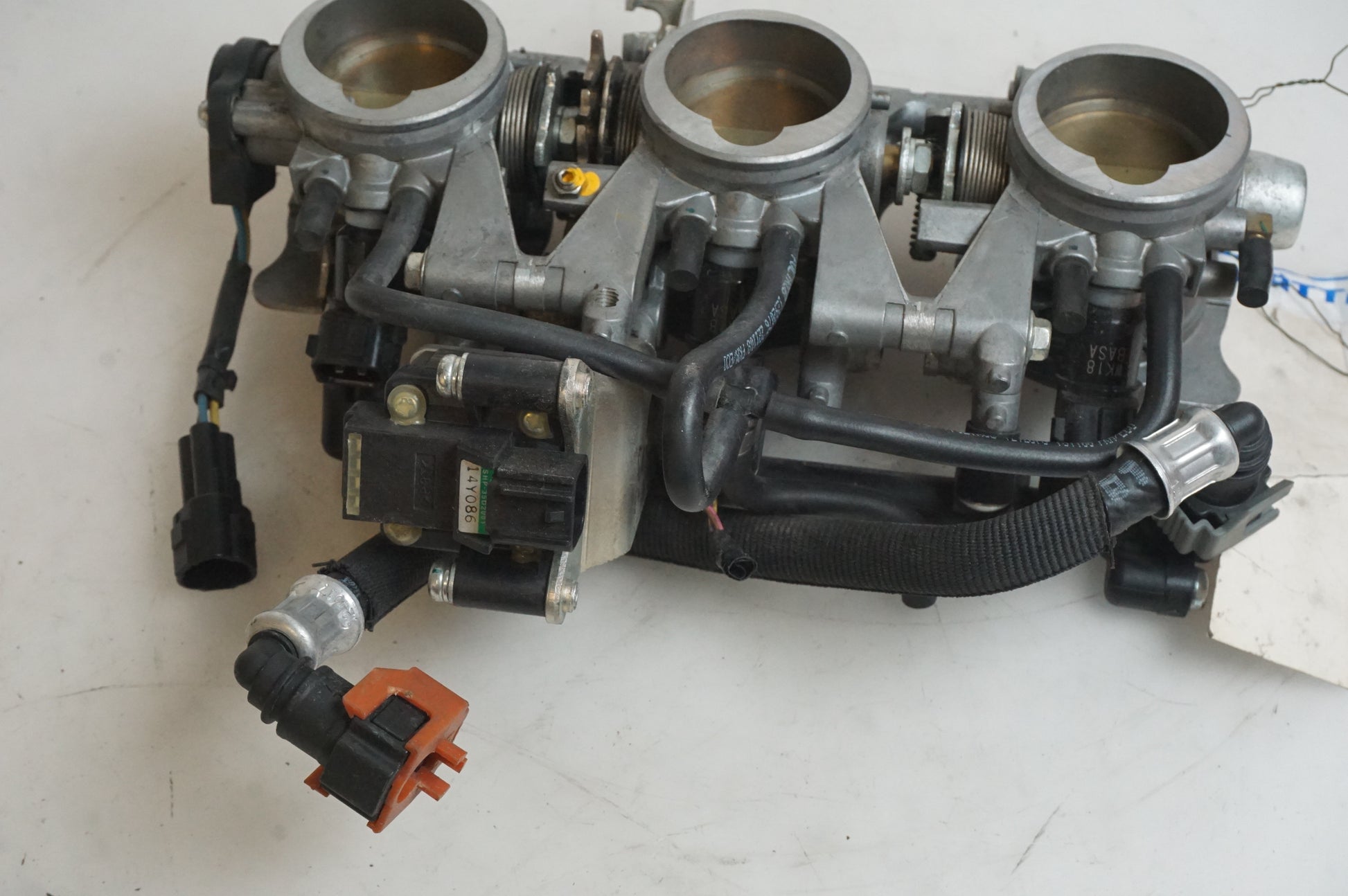 Höger sida på Spjällhus från en Triumph Street Triple -2009 motorcykel.