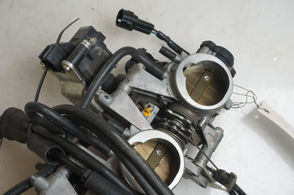 Vänster sida på Spjällhus från en Triumph Street Triple R -2009 motorcykel.