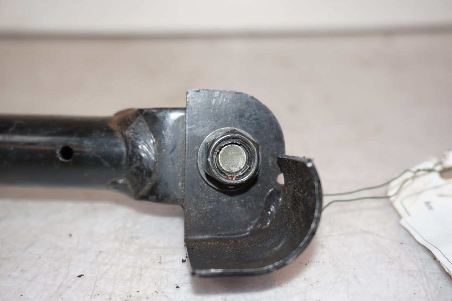 Vänster sida på Sidostöd från en Yamaha YZF-R 125 -2008 motorcykel.