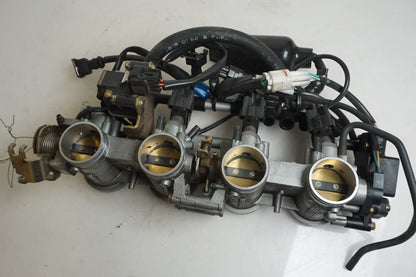 Framsidan på Spjällhus från en Triumph Daytona 650 -2005 motorcykel.