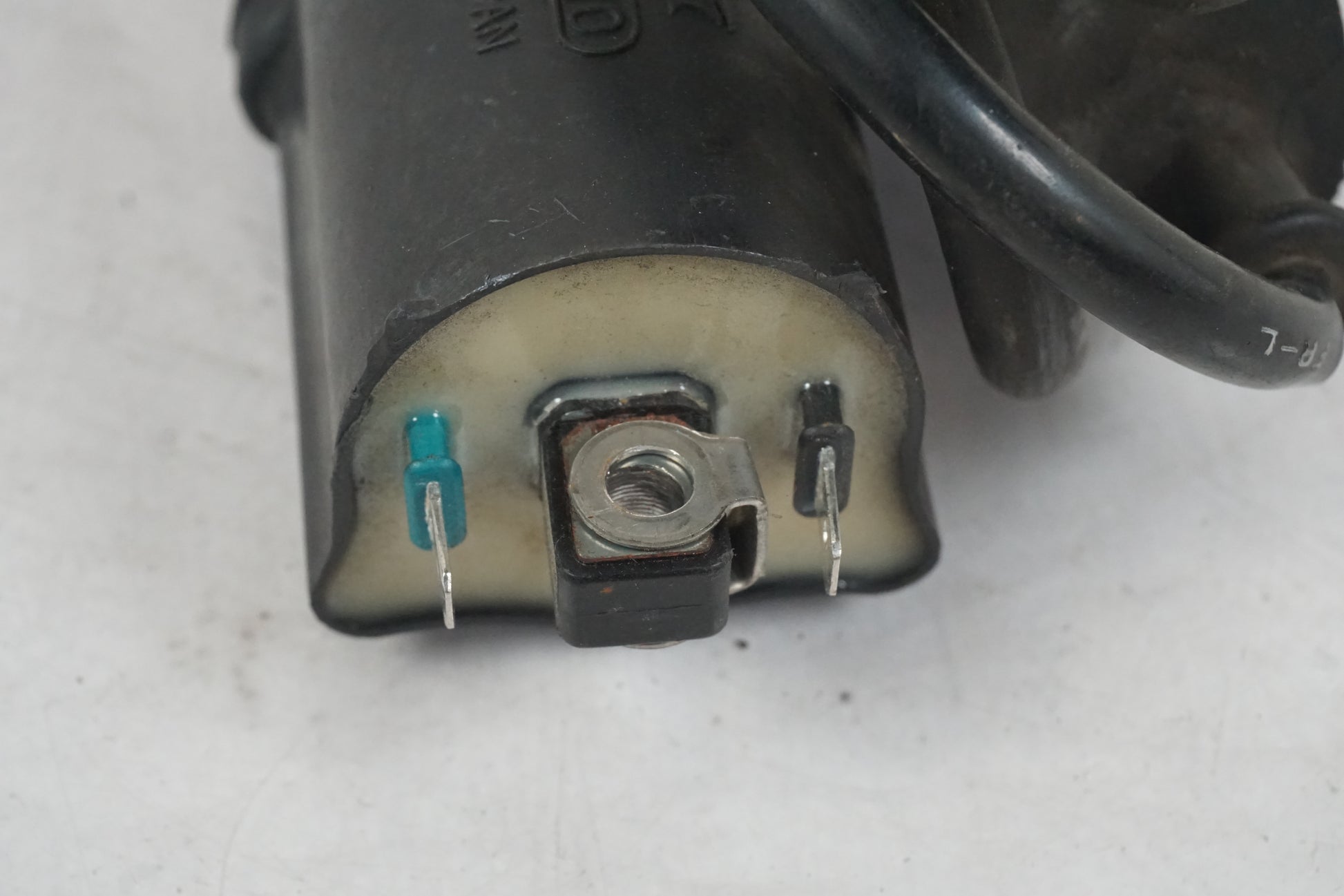 Höger sida på Tändspole från en Honda VT 600 C -1995 motorcykel.