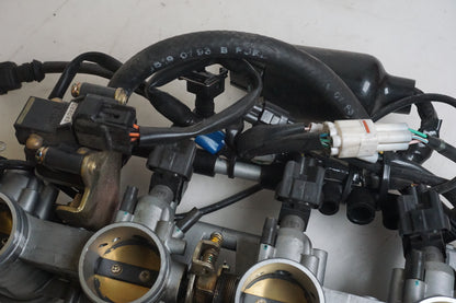 Vänster sida på Spjällhus från en Triumph Daytona 650 -2005 motorcykel.