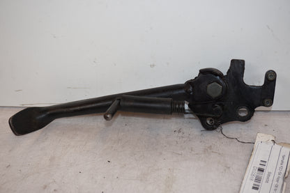 Baksidan på Sidostöd från en Yamaha FZ1-SA -2008 motorcykel.