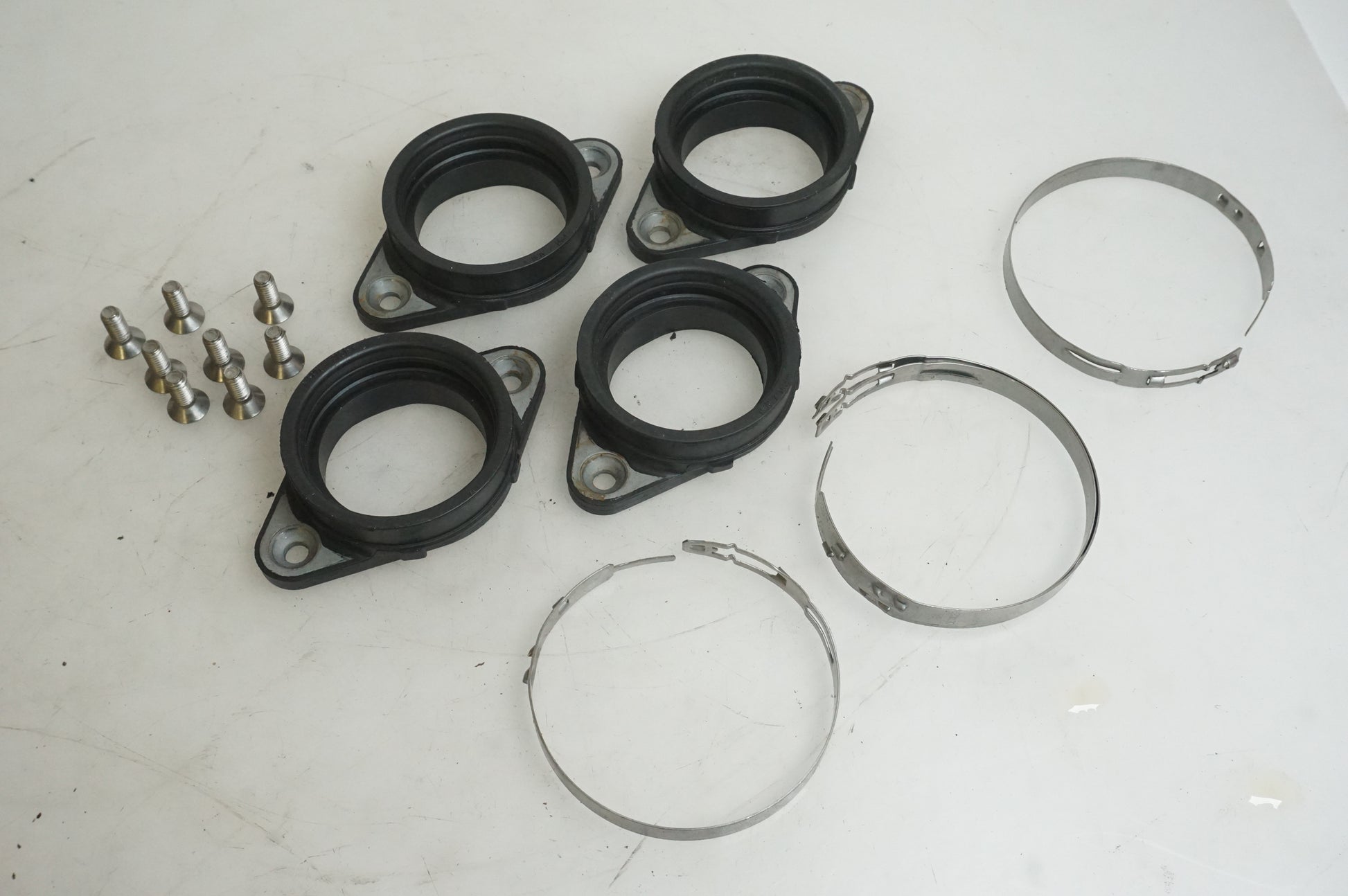 Framsidan på Insug från en BMW S 1000 RR -2015 motorcykel.