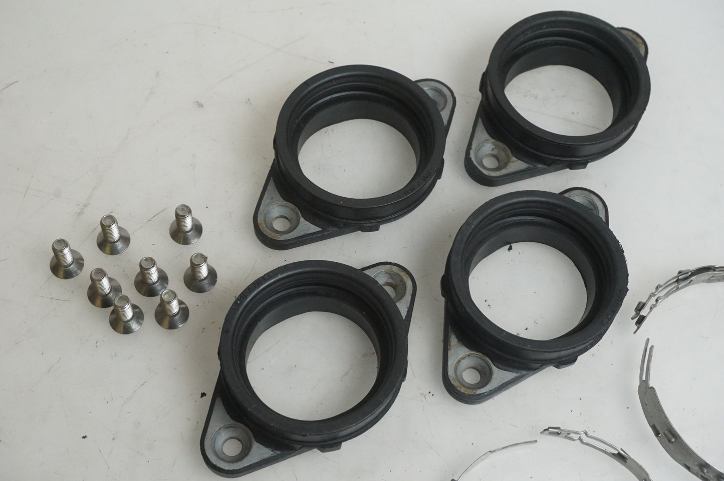 Baksidan på Insug från en BMW S 1000 RR -2015 motorcykel.