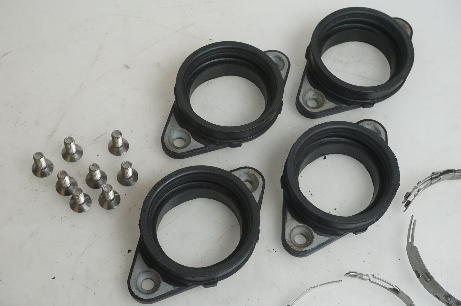 Baksidan på Insug från en BMW S 1000 RR -2015 motorcykel.