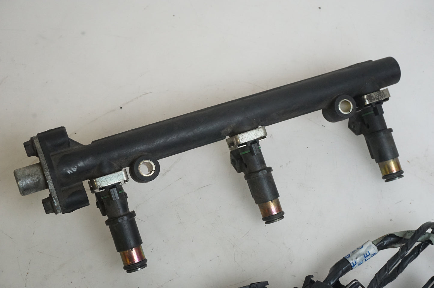 Höger sida på Fuel Rail från en Triumph Speed Triple -2002 motorcykel.