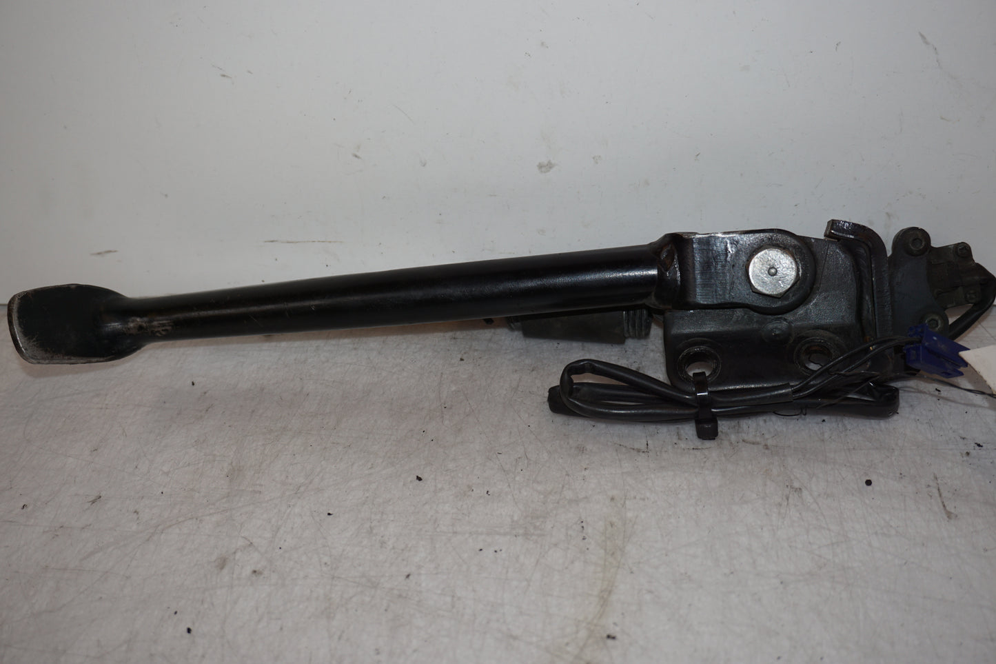 Höger sida på Sidostöd från en Yamaha FZ-6 -2004 motorcykel.