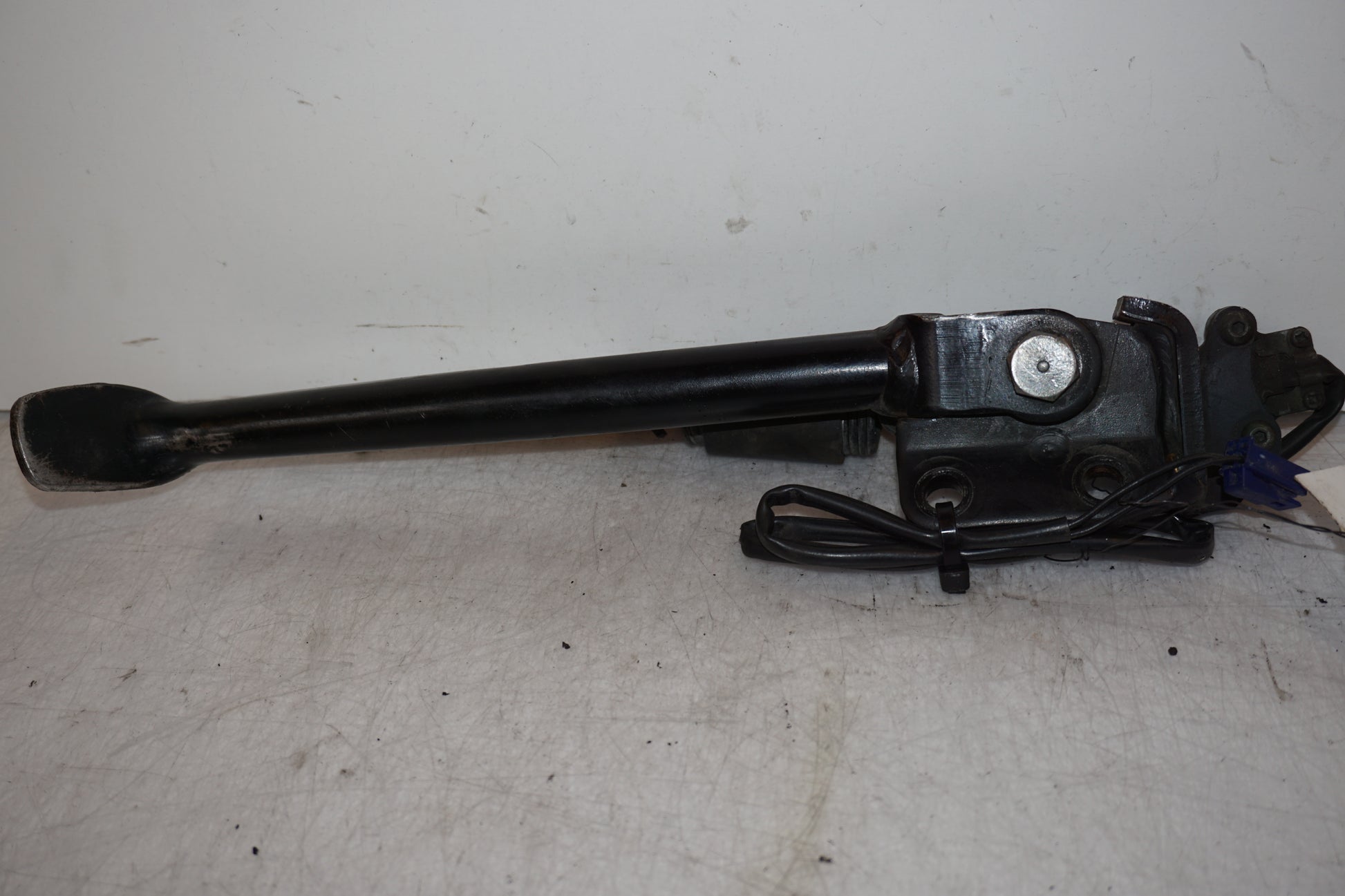 Höger sida på Sidostöd från en Yamaha FZ-6 -2004 motorcykel.