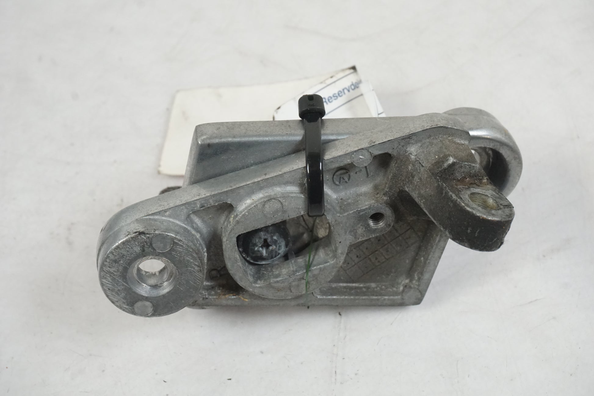 Framsidan på Strålkastarfäste från en Kawasaki VN 750 -1994 motorcykel.