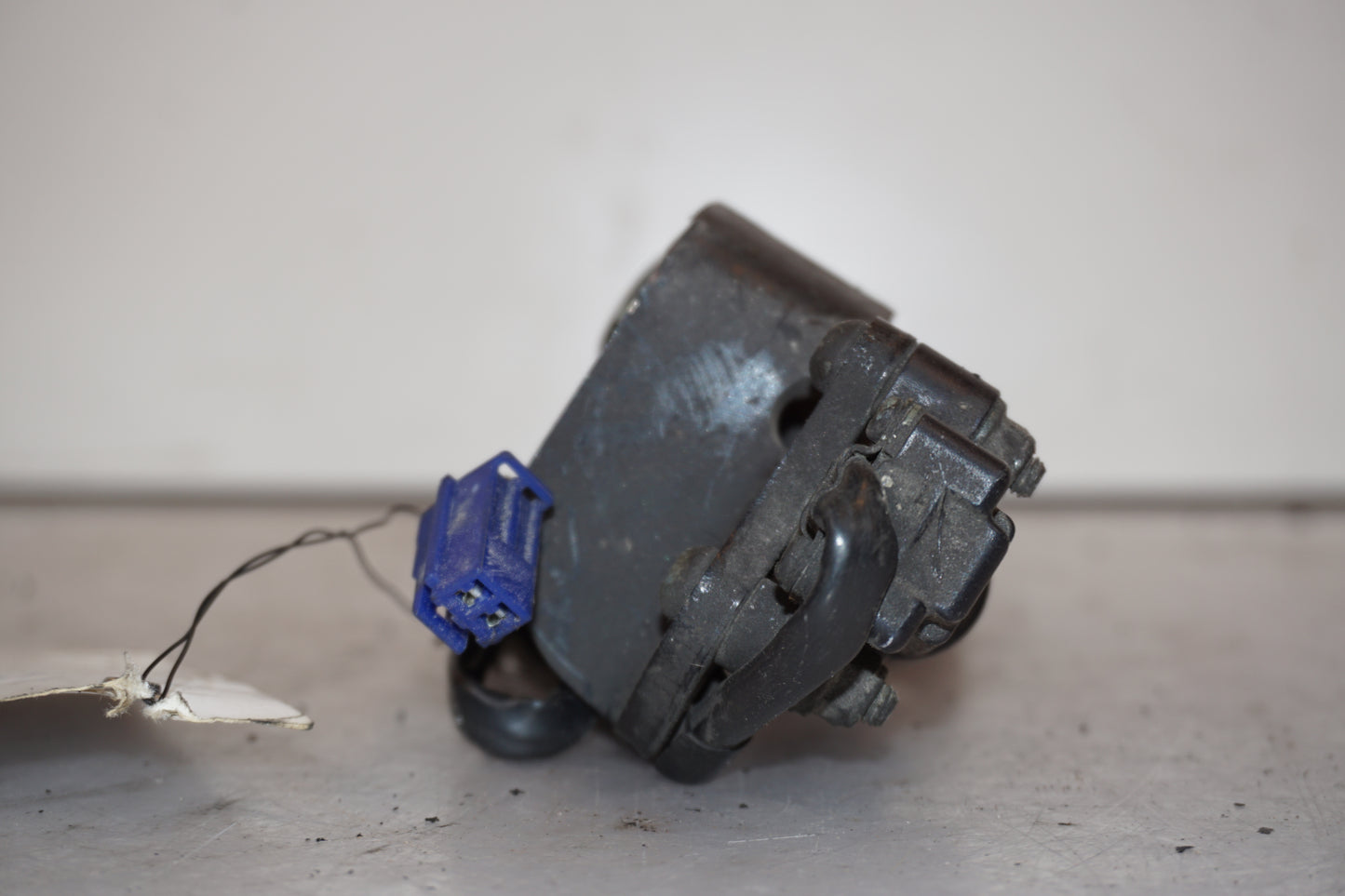 Snett uppifrån på Sidostöd från en Yamaha FZ-6 -2004 motorcykel.